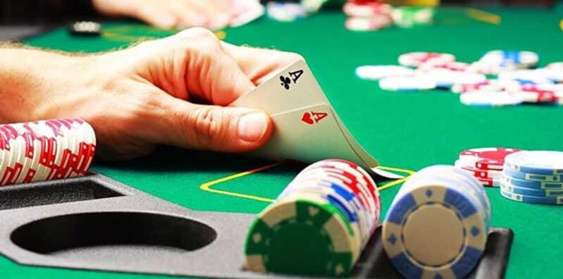 Chơi poker như thế nào có khó không?